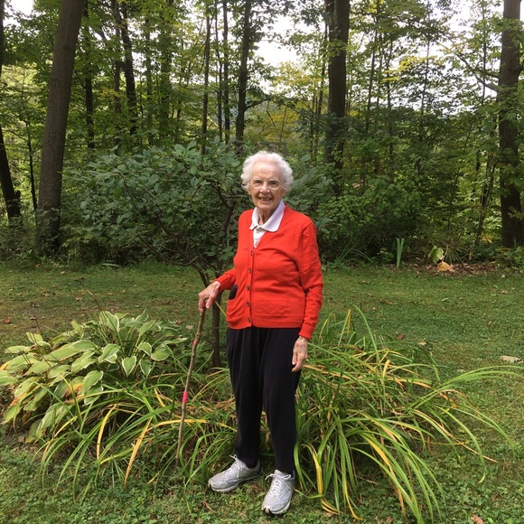 Meet your Posher, Laura - Picture 1 of 1